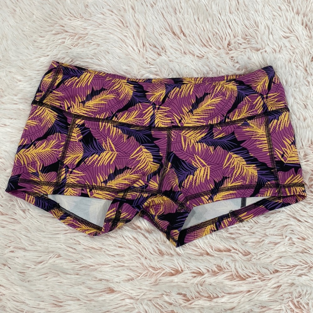 Fleo womens shorts medium